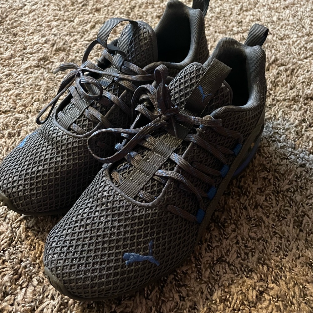 Puma size 7 mens athletic shoes